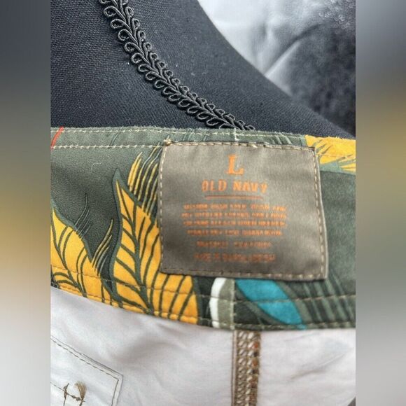 Old Navy multicolor‎ men's trunks size large - Picture 2 of 5